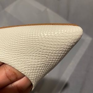 Jessica Simpson White heels 3.5 inches